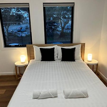 Brand New Modern 2 Bedroom Guesthouse At Airport! 墨尔本 外观 照片